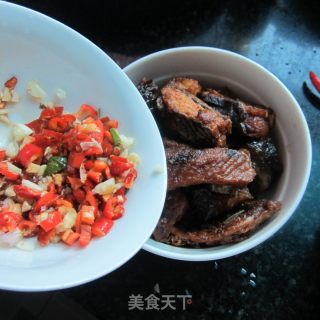 辣椒丁蒜米蒸鱼的做法步骤：8