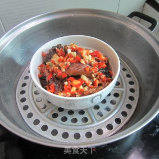 辣椒丁蒜米蒸鱼的做法步骤：9