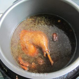 蒜米卤鸡腿的做法步骤：1