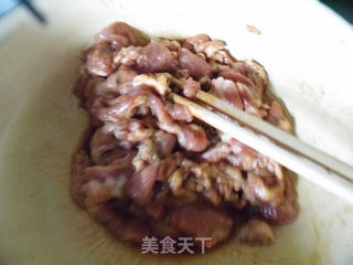 甜椒小炒肉的做法步骤：2