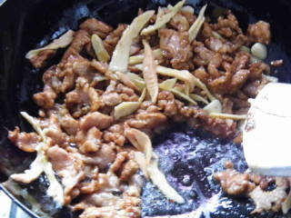 甜椒小炒肉的做法步骤：8