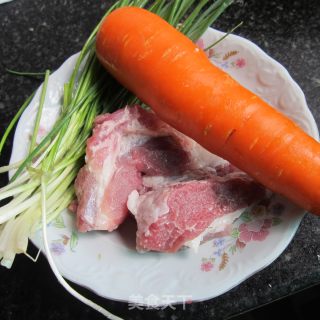 煎红萝卜酿肉的做法步骤：1