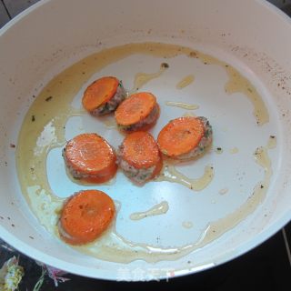 煎红萝卜酿肉的做法步骤：8