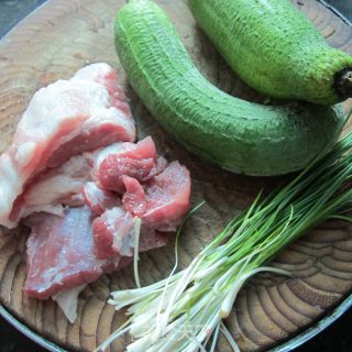 煎丝瓜酿肉的做法步骤：1