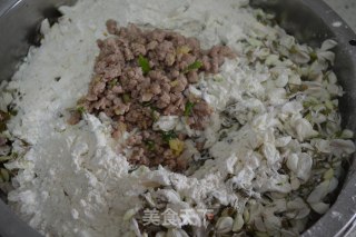 肉米槐花麦饭的做法步骤：5