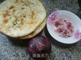 洋葱肉丝炒饼的做法步骤：1