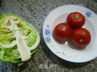 番茄炒牛心菜的做法步骤：1