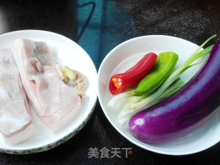 金钩茄子的做法步骤：1