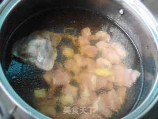 罗汉果冰糖瘦肉汤的做法步骤：4