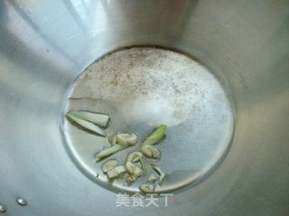 西芹腐竹的做法步骤：3