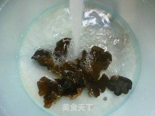 黑木耳荷叶蛋炒娃娃菜的做法步骤：2