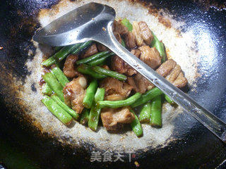 梅豆炒排骨的做法步骤：7