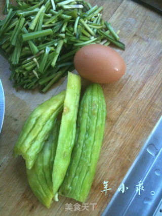 苦瓜鸡蛋饼的做法步骤：1