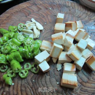 煎炒豆腐丁的做法步骤：2