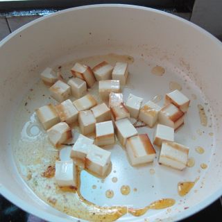 煎炒豆腐丁的做法步骤：3