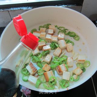 煎炒豆腐丁的做法步骤：7