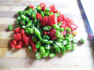 渝派江湖菜------- 尖椒兔的做法步骤：3