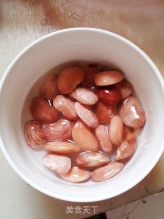 营养汤水——花芸豆猪腱排骨汤的做法步骤：1