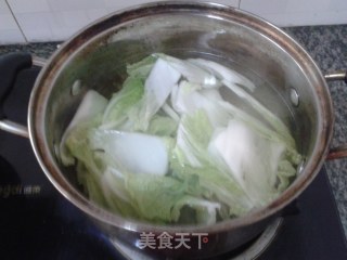 香菇煨白菜的做法步骤：1