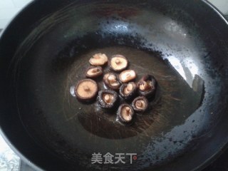 香菇煨白菜的做法步骤：2