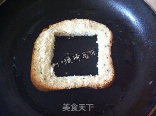 我为妈妈做早餐--香煎吐司荷包蛋的做法步骤：3