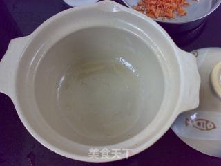 腊肉虾米煲仔饭的做法步骤：2