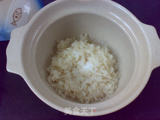 腊肉虾米煲仔饭的做法步骤：3