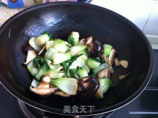 香菇炒油菜的做法步骤：6