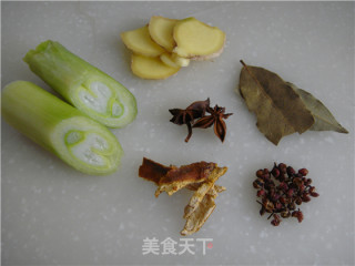 榛蘑炖鸡腿的做法步骤：3