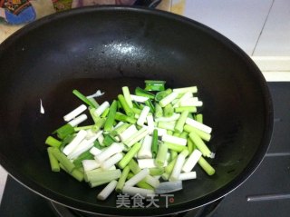 豆腐干炒蒜苗的做法步骤：4