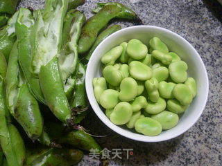 培根炒蚕豆的做法步骤：2