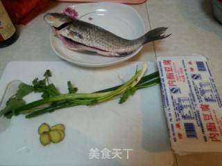 鲫鱼豆腐汤的做法步骤：1