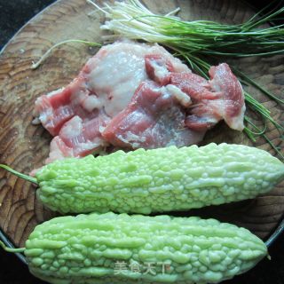 香煎苦瓜盅的做法步骤：1
