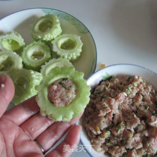 香煎苦瓜盅的做法步骤：4