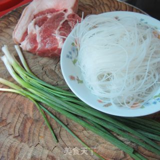 红烧粉丝酿豆腐的做法步骤：1