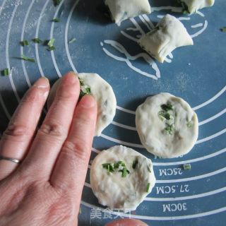 韭菜馅烙饼的做法步骤：8