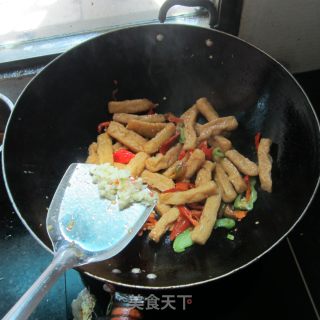 鱼香油豆腐的做法步骤：6