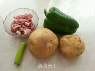 青椒土豆片炒肉的做法步骤：1
