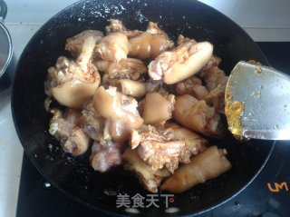 猪蹄炖花生的做法步骤：5
