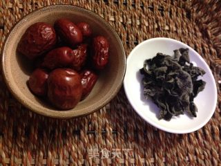 黑木耳红枣茶的做法步骤：1
