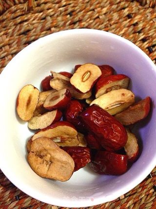 黑木耳红枣茶的做法步骤：4