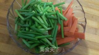 腌蒜苔的做法步骤：1