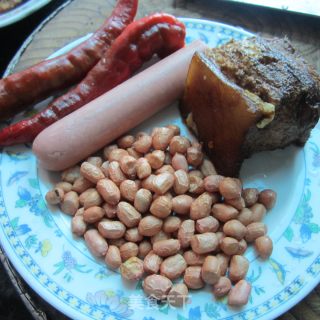 花生火腿炒腊肉的做法步骤：1