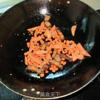 花生火腿炒腊肉的做法步骤：4