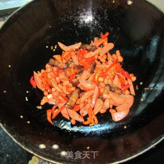 花生火腿炒腊肉的做法步骤：6
