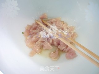 黑木耳口蘑炒鸡丁的做法步骤：3