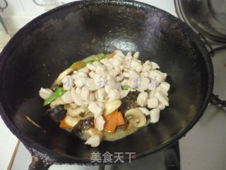 黑木耳口蘑炒鸡丁的做法步骤：10