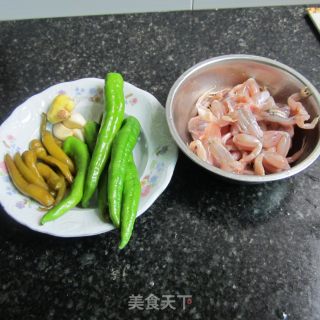酸辣田鸡的做法步骤：1