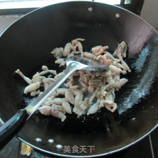 酸辣田鸡的做法步骤：3