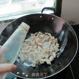 酸辣田鸡的做法步骤：4